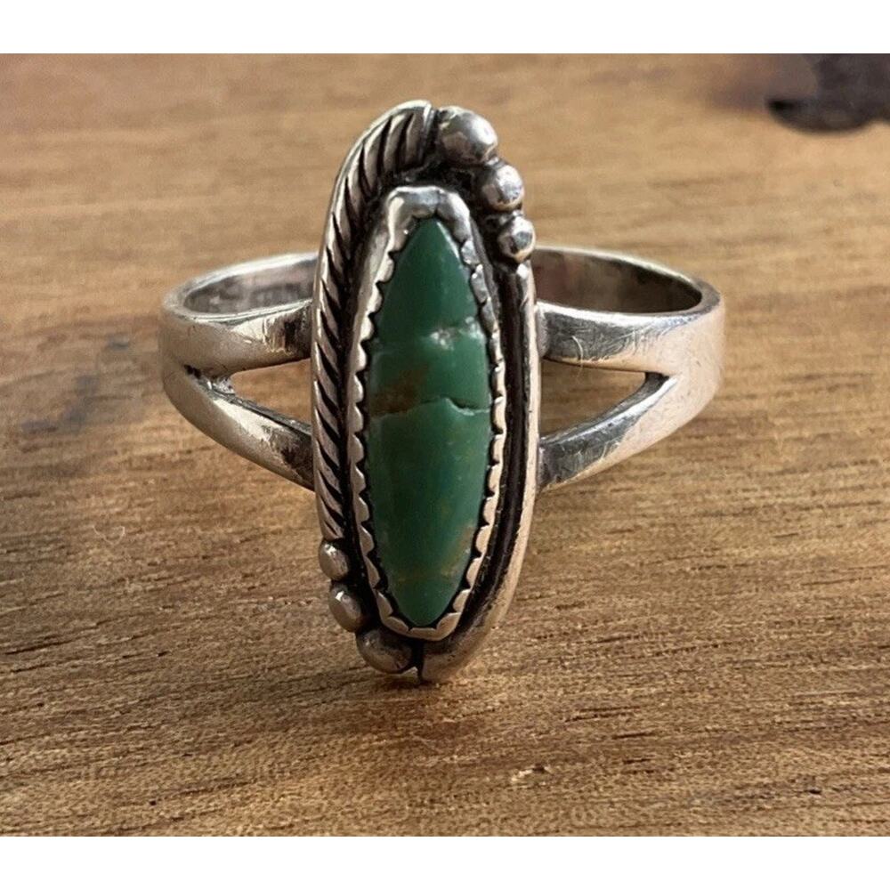 Vintage Navajo Oval Turquoise Sterling Silver Southwestern Style Ring Size 8 - Picture 8 of 9